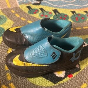 Nike Kids Black and Teal Sneakers with Yellow Highlights